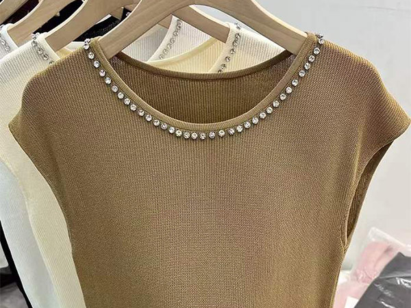 hand-knitted sweater warm?